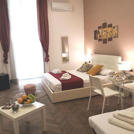 Domus Luigi Leone 2 Bed & Breakfast Napoli Eksteriør bilde