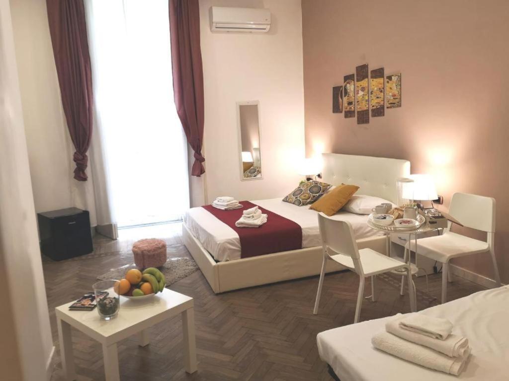 Domus Luigi Leone 2 Bed & Breakfast Napoli Eksteriør bilde